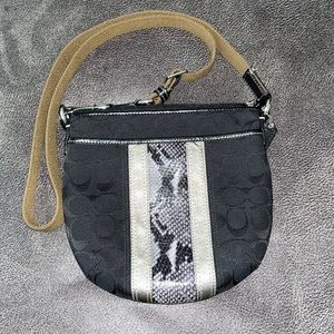EUC Coach small crossbody bag in excellent condition